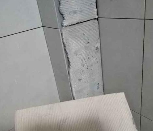 蒙自瓷砖空鼓维修公司分享下厨房瓷砖脱落的补救措施。